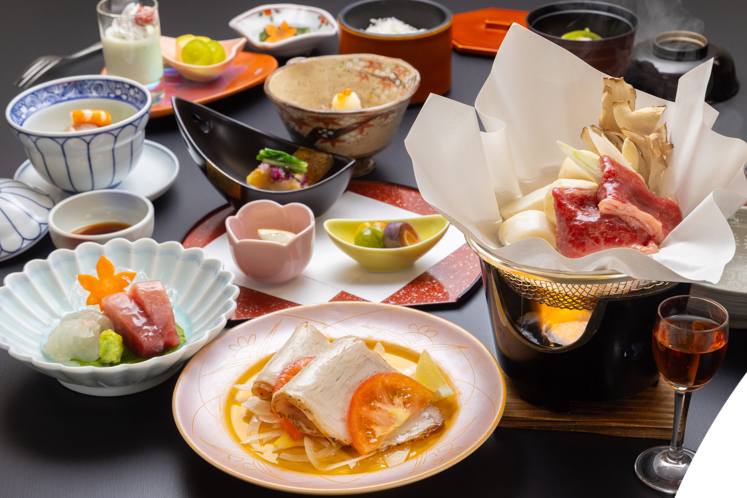 ◆ゆららコース◆地元食材を使った人気の会席料理。四季折々の食材を 活かした調理方法で、美味しい一皿を提供致します。